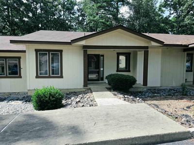 17 Lindsay Ln