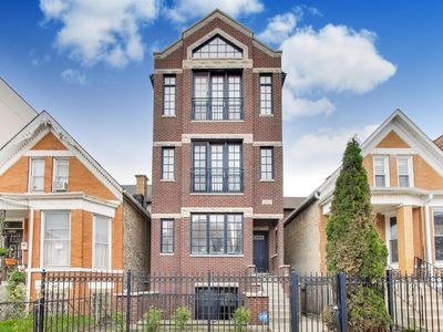 2031 W Augusta Blvd #1