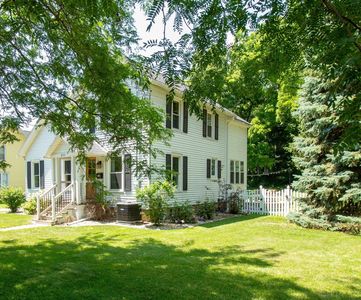 211 N Ferry DRIVE