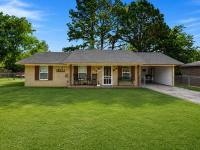 208 W Umstead