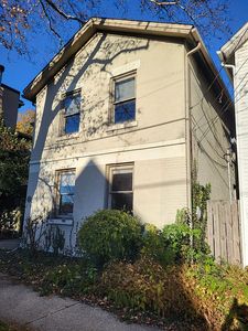 2135 W 30th St