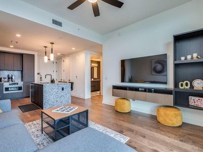 84 East Ave #1902