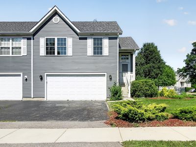 Property at 440 Newport Cir, Oswego, IL