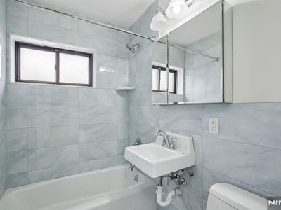 3060 Edwin Ave #4C