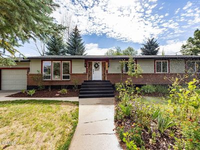 1024 N Magpie Cir