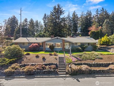 1584 Woodside Drive