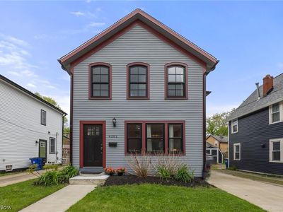4201 Woodbine Ave