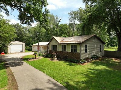 628 E Ross Ln