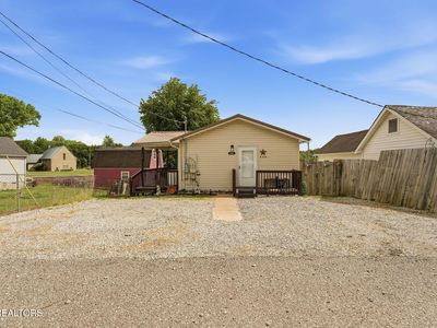 206 E Maple St