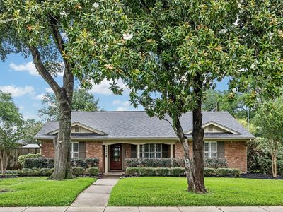 6200 Locke Ln