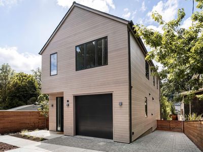 34 Hill Avenue