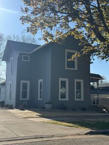 122 S 1st St