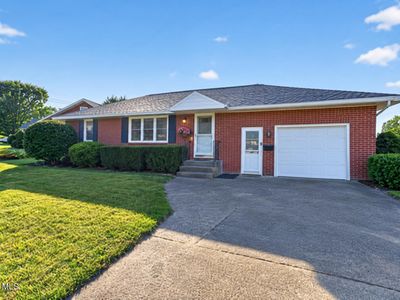 4 Iris Lane