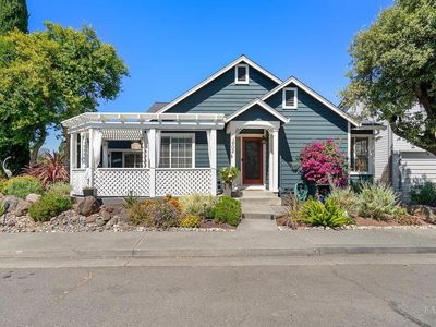 902 Edgewood Circle