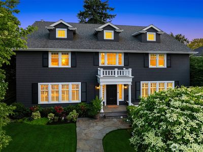 1325 Broadmoor Drive E