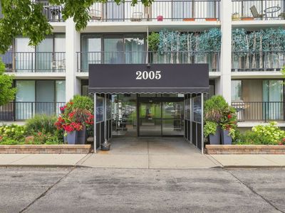 2005 S Finley Rd Unit 604