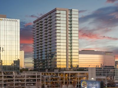 1212 Laurel St #Penthouse 2304