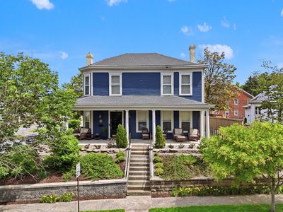 102 E 4th St