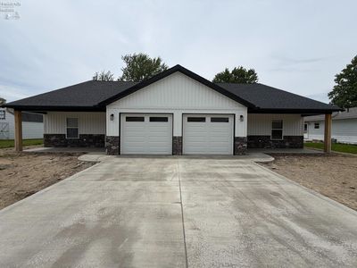 47 Grove Ave