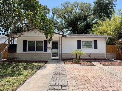 166 SW Lincoln Cir N