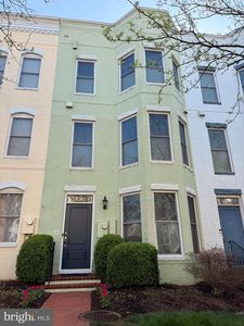 1010 4th St SE
