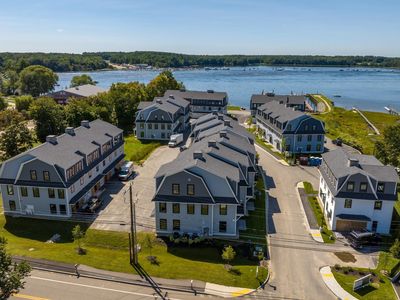 24 LITTLE BAY Drive