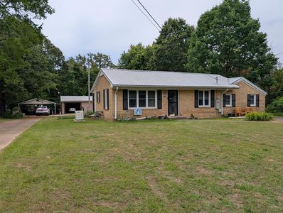 2005 W Wood St