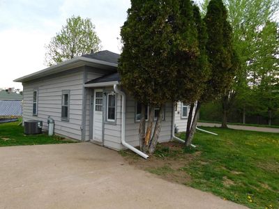 1100 CHAMPAGNE STREET