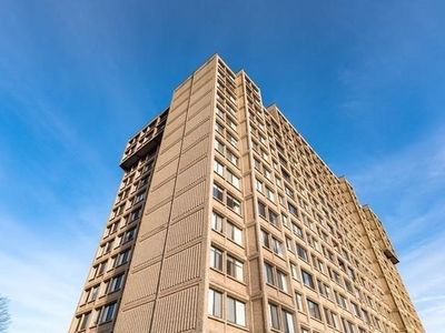250 Hammond Pond Pkwy APT 609N