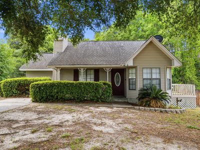207 Pinoak Ct W