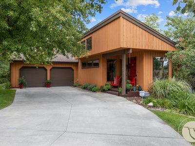 3227 Country Club Cir