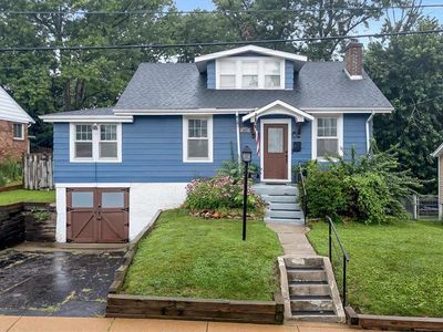 907 N Woodlawn Ave