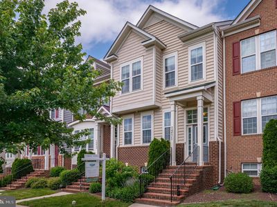 1211 Shenandoah Sq N
