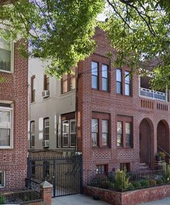245 E 52nd St