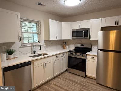 16 Chinaberry Ln