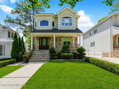 38 Cloverdale Ave