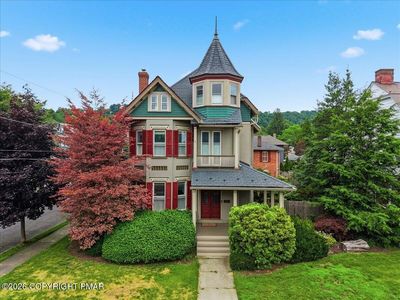 131 W Burke St