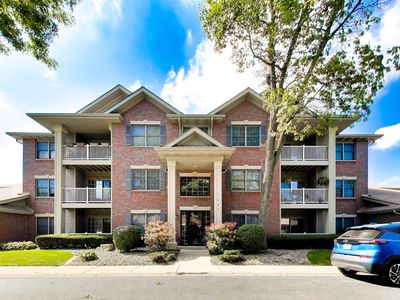 1641 White Oak Cir Unit 2-C