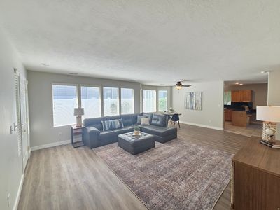 1118 W Autumn Leaf Ln S