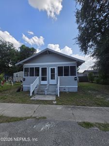 1112 E 5TH Street E