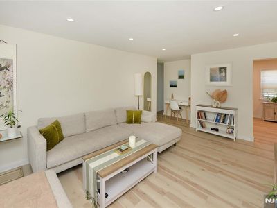 16 Plaza Rd APT 1602A