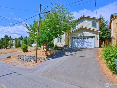 1687 Bayview Drive W