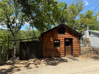 14 Nut St