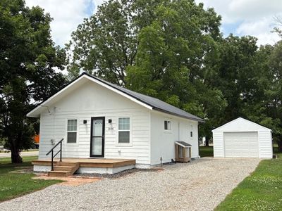 Property at 1606 N 2nd Ave W, Newton, IA