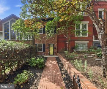 1225 Maryland Ave NE