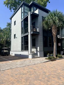 6 Brewster Ct