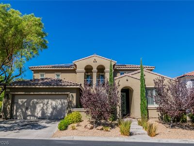 896 Las Palomas Dr
