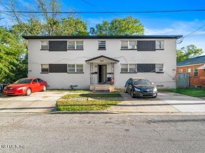 1658 W 10 Street