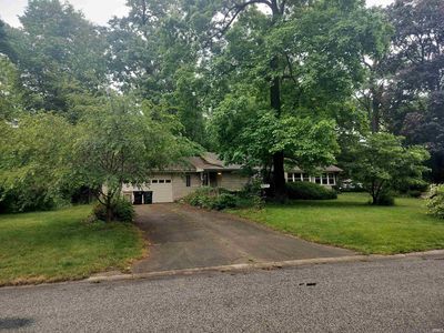 906 White Oak Dr