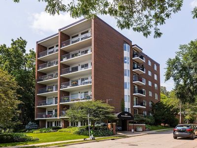 3220 W Bde Maka Ska Pkwy #401